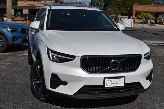 new 2025 Volvo XC40 car