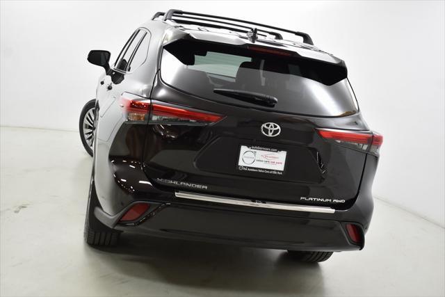 used 2020 Toyota Highlander car, priced at $30,798