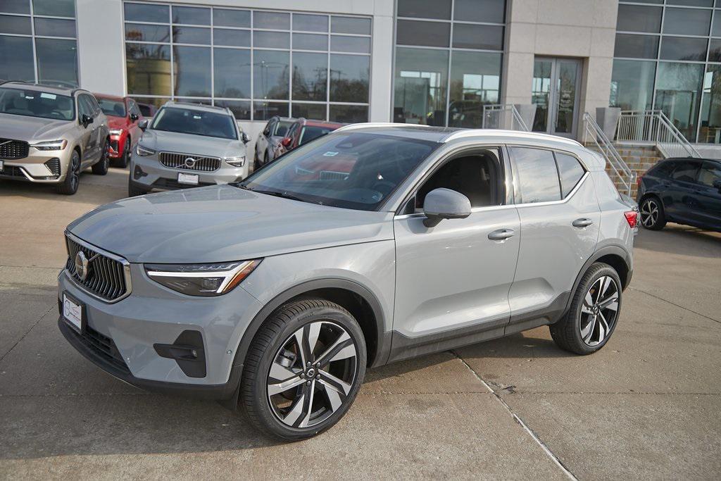 new 2025 Volvo XC40 car, priced at $40,995