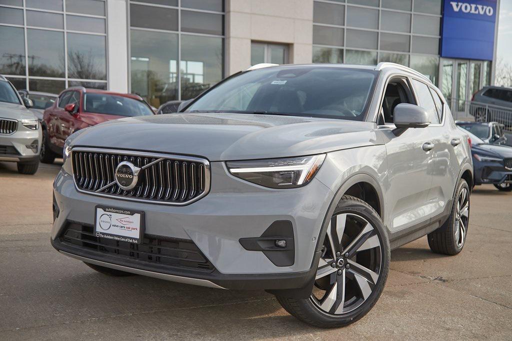 new 2025 Volvo XC40 car, priced at $40,995