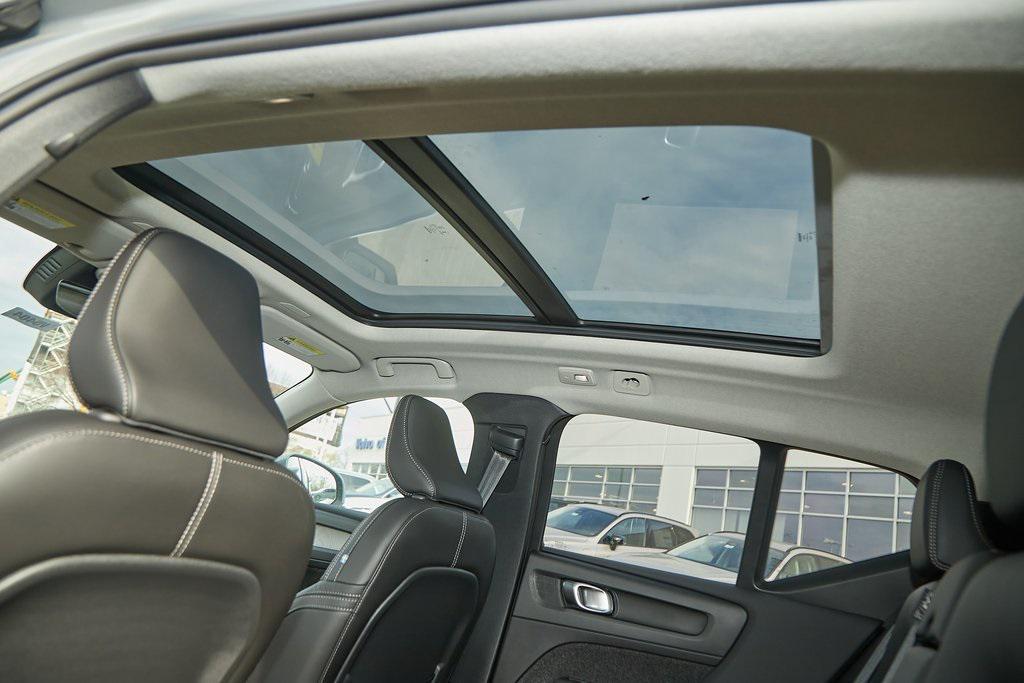 new 2025 Volvo XC40 car, priced at $40,995