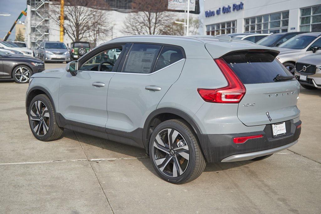 new 2025 Volvo XC40 car, priced at $40,995