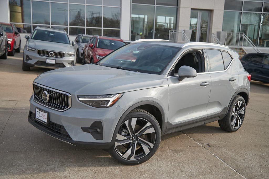 new 2025 Volvo XC40 car, priced at $40,995