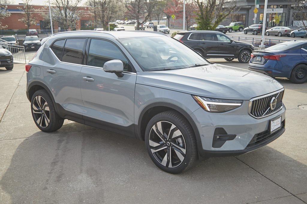 new 2025 Volvo XC40 car, priced at $40,995