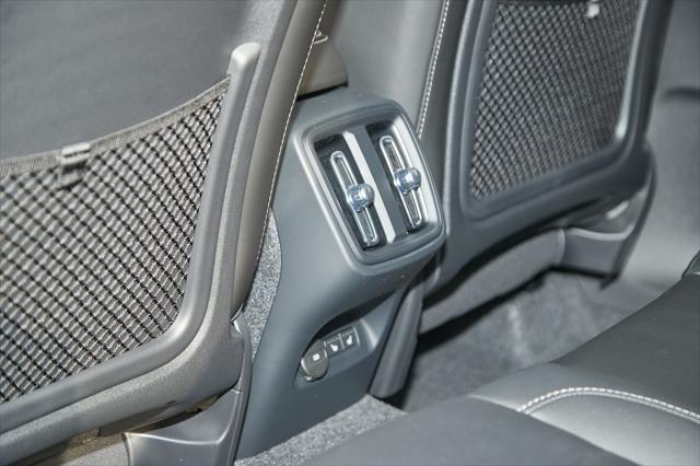 new 2025 Volvo XC40 car