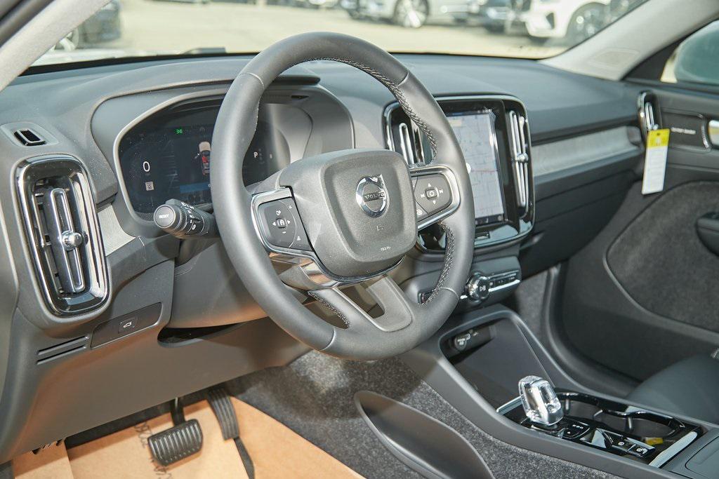 new 2025 Volvo XC40 car, priced at $40,995