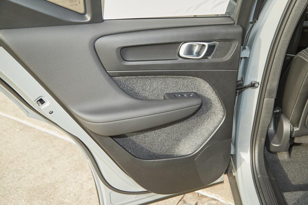 new 2025 Volvo XC40 car, priced at $40,995