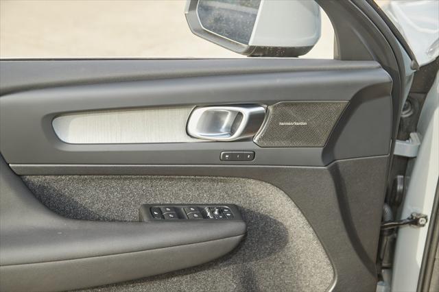 new 2025 Volvo XC40 car
