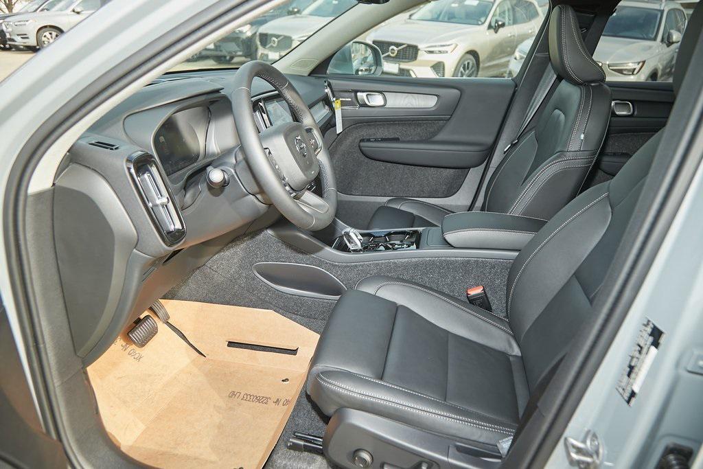 new 2025 Volvo XC40 car, priced at $40,995