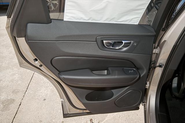new 2025 Volvo XC60 car