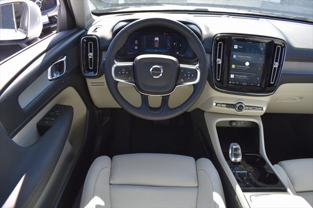 new 2025 Volvo XC40 car