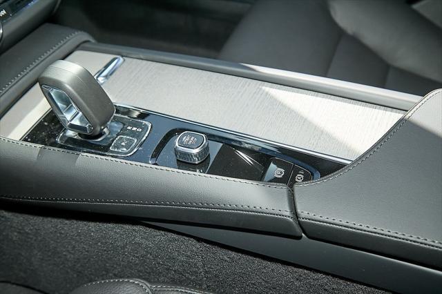 new 2025 Volvo V90 Cross Country car