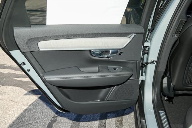 new 2025 Volvo V90 Cross Country car