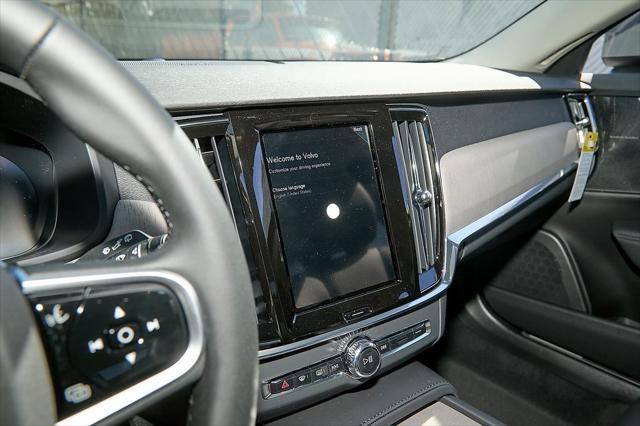 new 2025 Volvo V90 Cross Country car