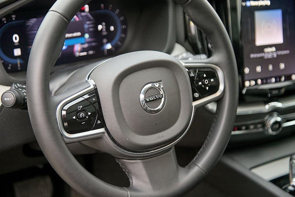new 2025 Volvo XC60 car, priced at $48,995