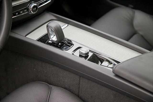new 2025 Volvo XC60 car