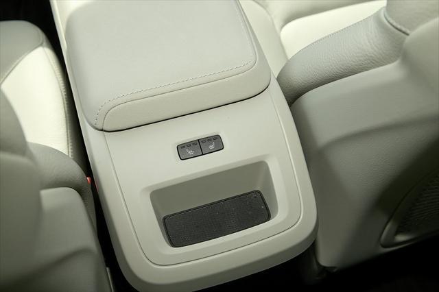 new 2025 Volvo XC60 car