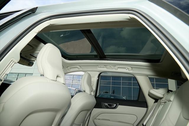 new 2025 Volvo XC60 car