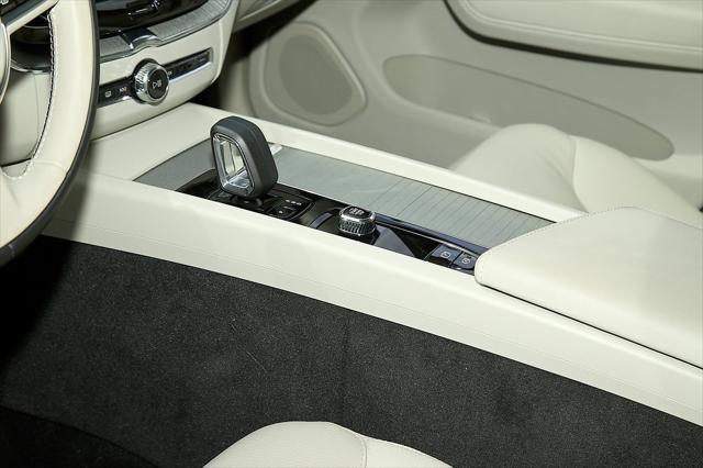 new 2025 Volvo XC60 car