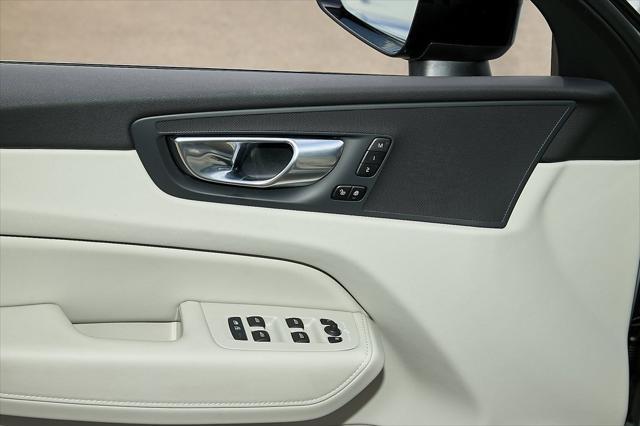 new 2025 Volvo XC60 car