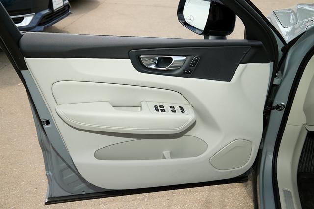 new 2025 Volvo XC60 car