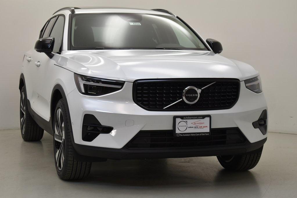 new 2024 Volvo XC40 car, priced at $47,237