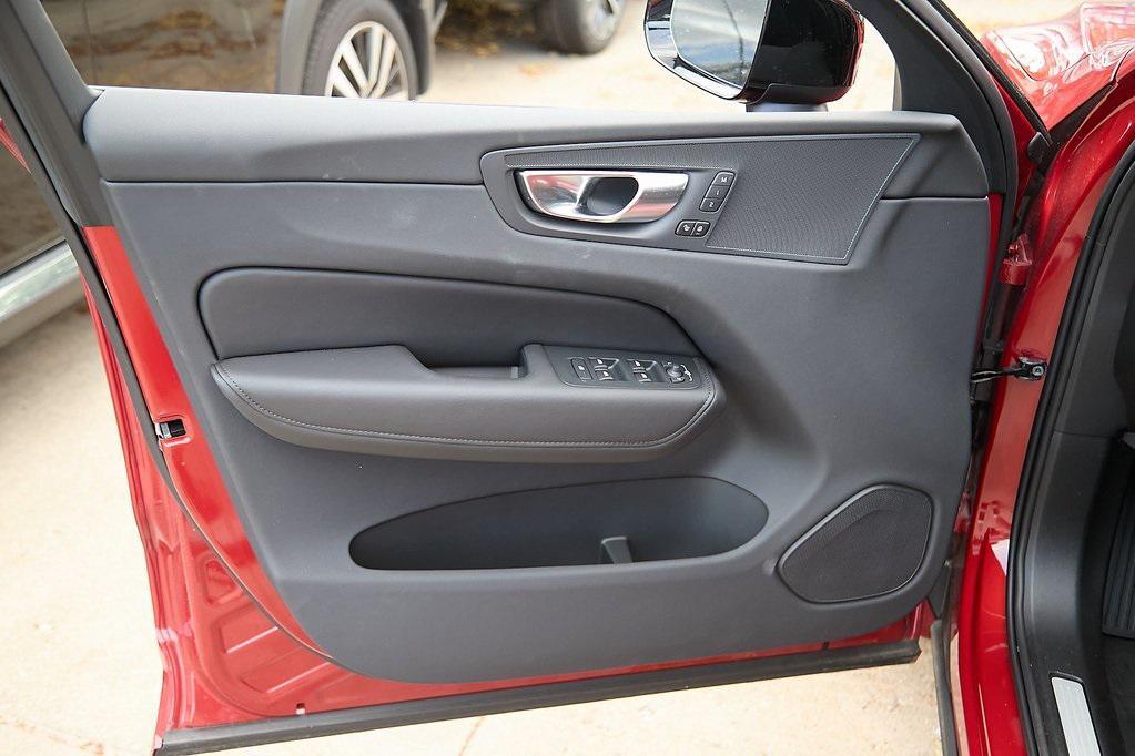 new 2025 Volvo XC60 car, priced at $47,491