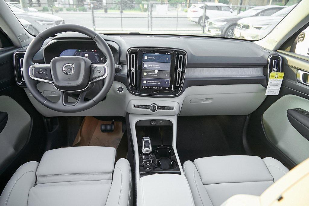 new 2025 Volvo XC40 car, priced at $39,995