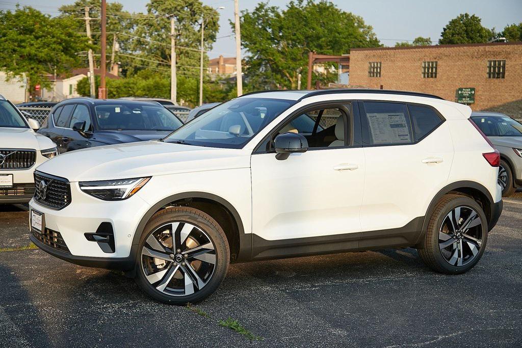 new 2025 Volvo XC40 car, priced at $39,995