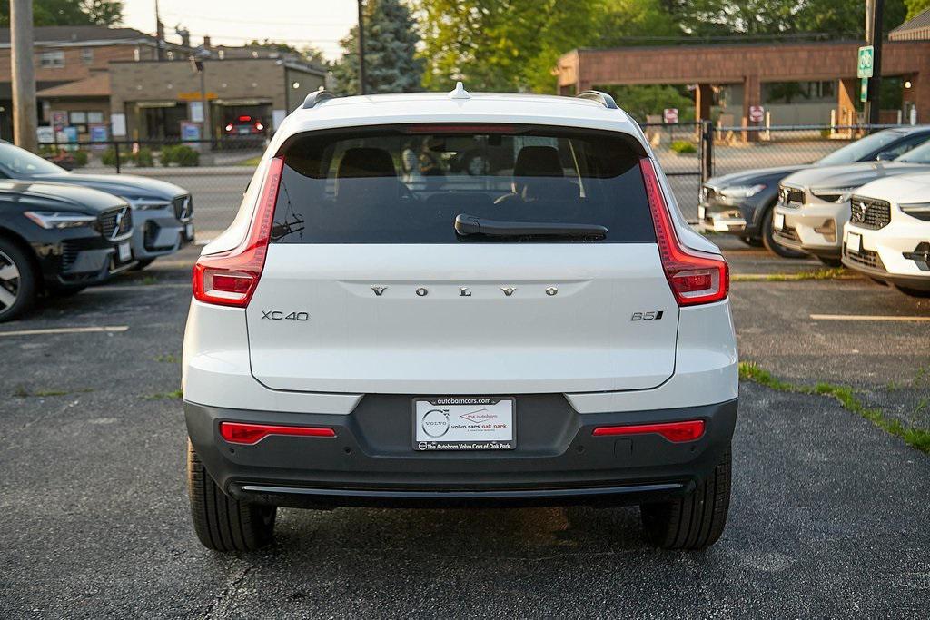 new 2025 Volvo XC40 car, priced at $39,995