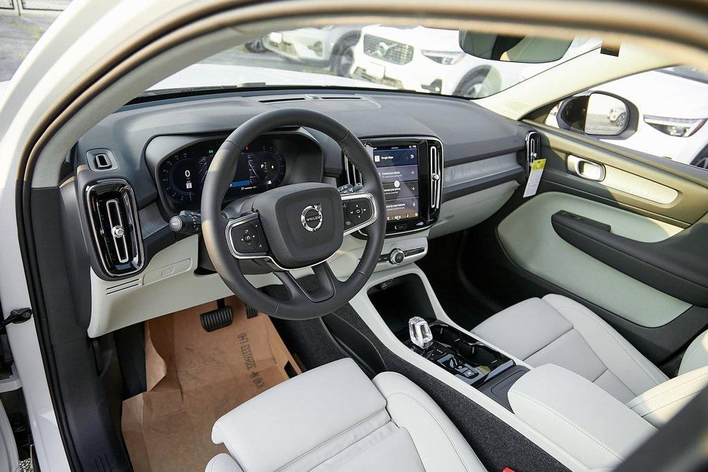 new 2025 Volvo XC40 car, priced at $39,995