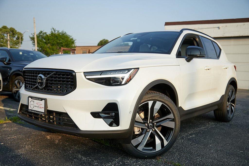 new 2025 Volvo XC40 car, priced at $39,995
