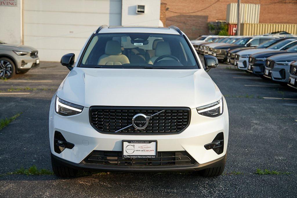 new 2025 Volvo XC40 car, priced at $39,995