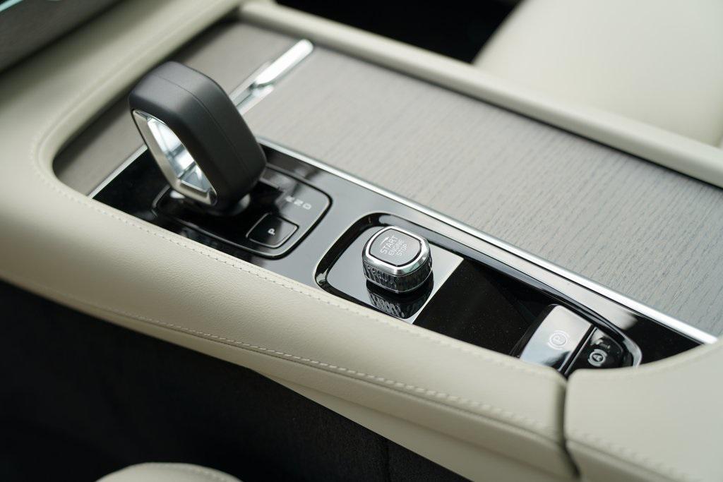 new 2025 Volvo XC90 Plug-In Hybrid car, priced at $71,121