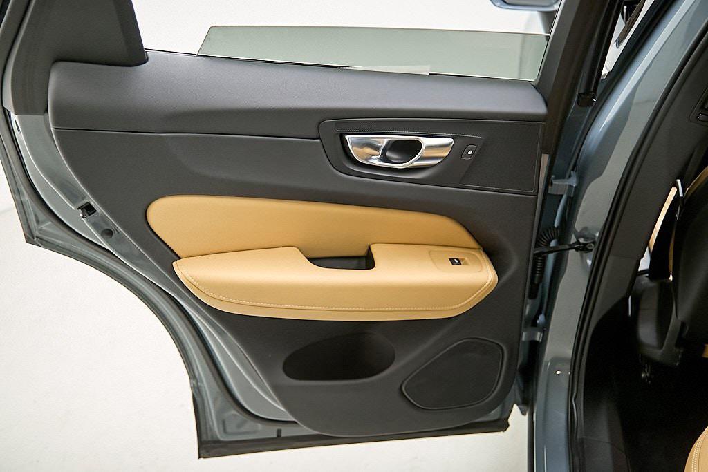 used 2022 Volvo XC60 car, priced at $36,295