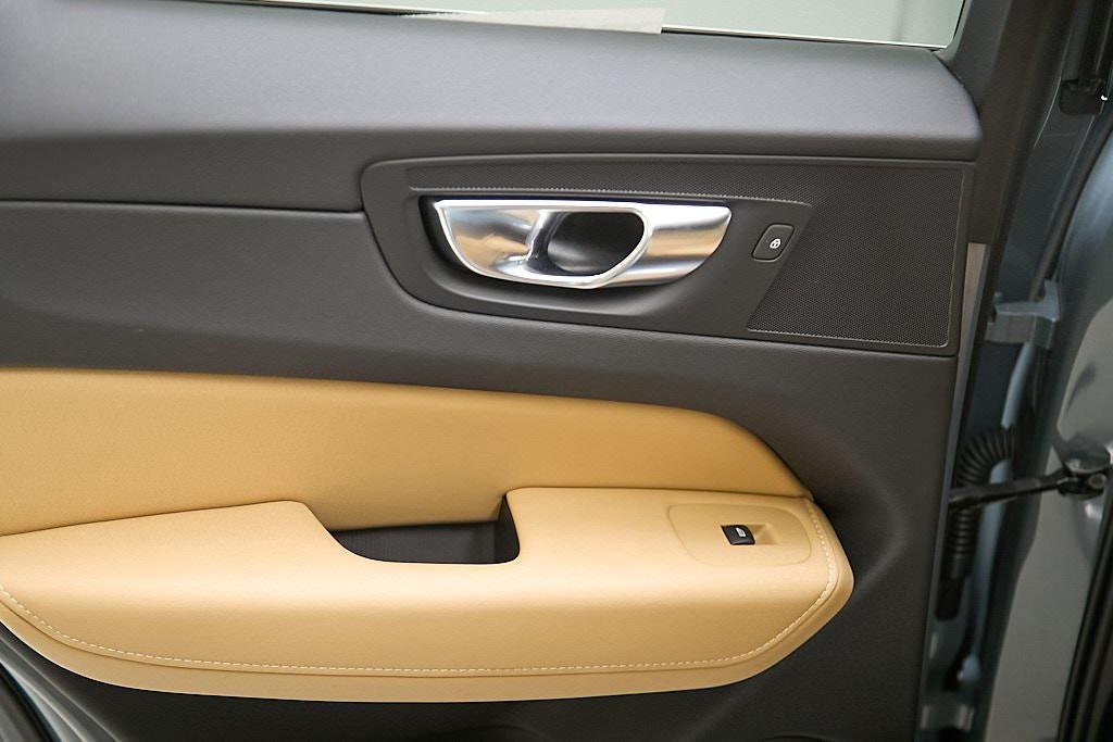 used 2022 Volvo XC60 car, priced at $36,295