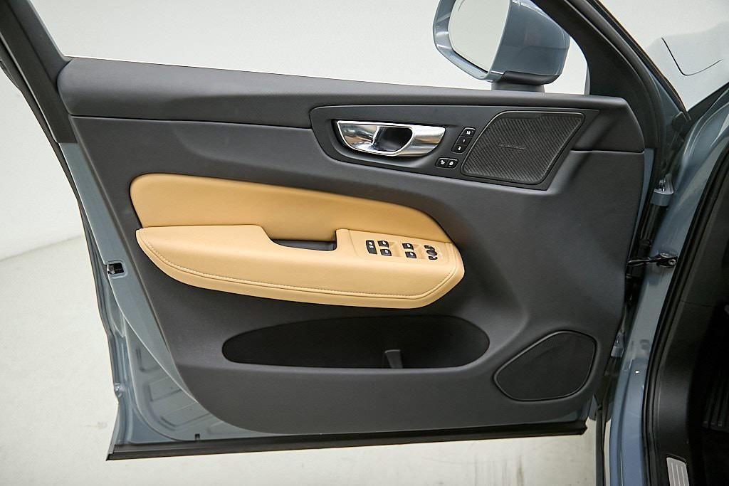 used 2022 Volvo XC60 car, priced at $36,295