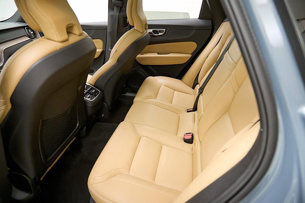 used 2022 Volvo XC60 car, priced at $36,295