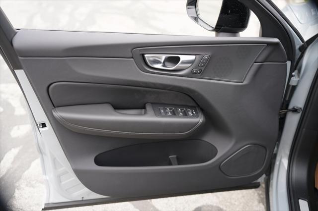 new 2025 Volvo XC60 car