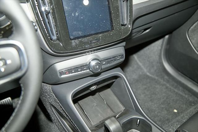 new 2025 Volvo XC40 car