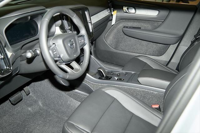 new 2025 Volvo XC40 car