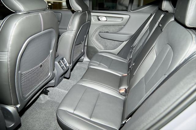 new 2025 Volvo XC40 car