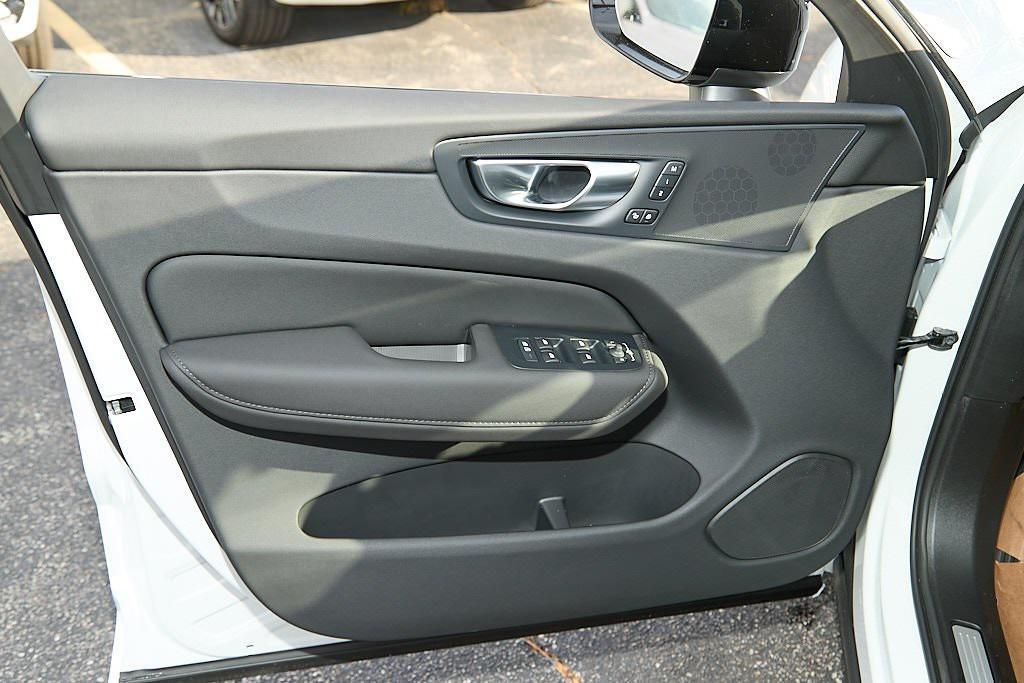 new 2026 Volvo XC60 car, priced at $47,995