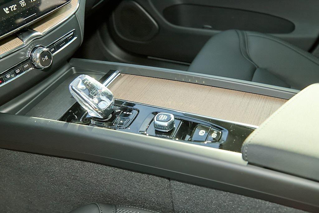 new 2026 Volvo XC60 car, priced at $47,995