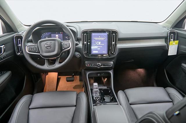 new 2025 Volvo XC40 car