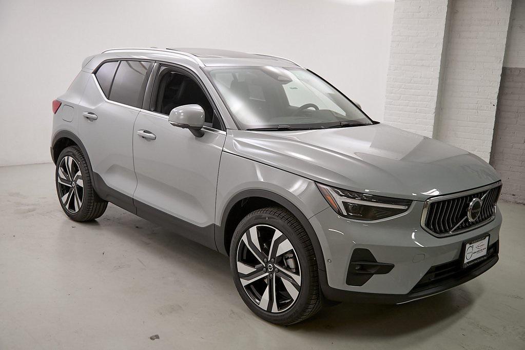 new 2025 Volvo XC40 car, priced at $44,088