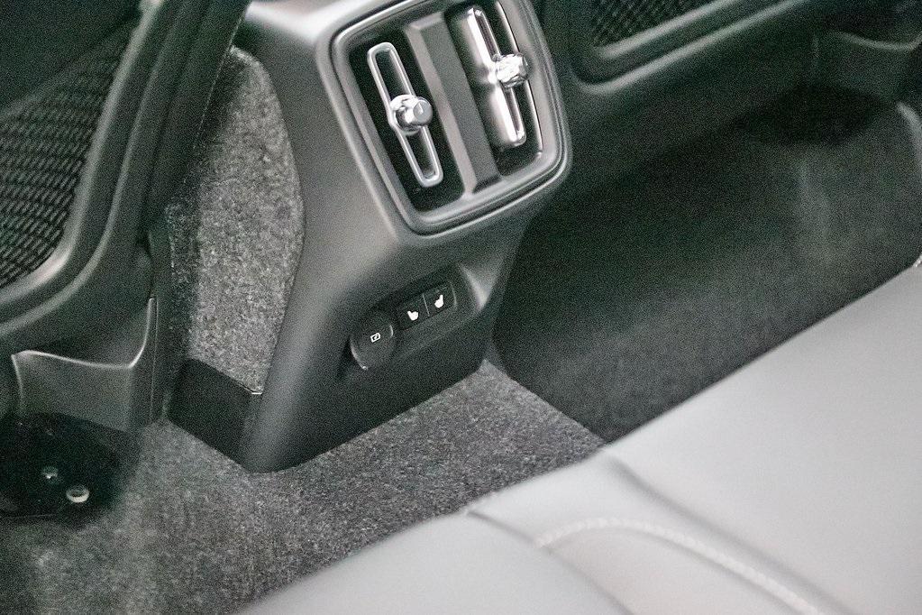 new 2025 Volvo XC40 car, priced at $44,088