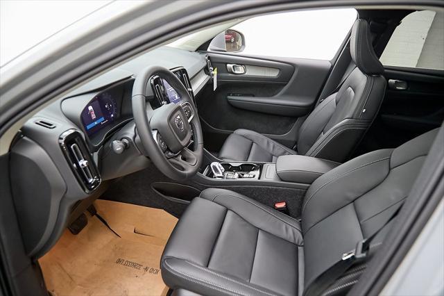 new 2025 Volvo XC40 car