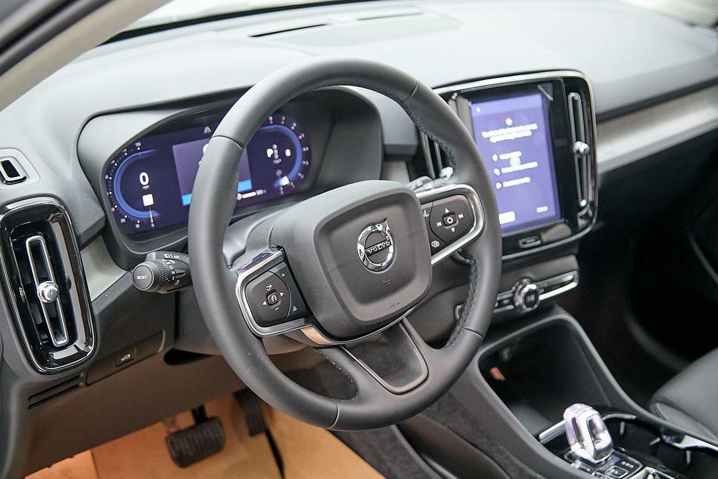 new 2025 Volvo XC40 car, priced at $44,088