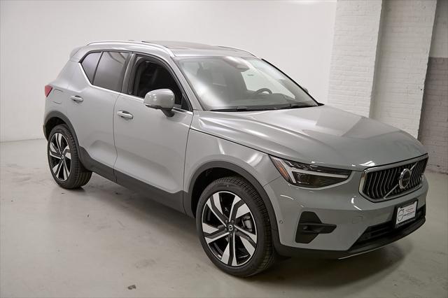 new 2025 Volvo XC40 car